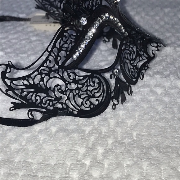 Mask - Picture 7 of 11